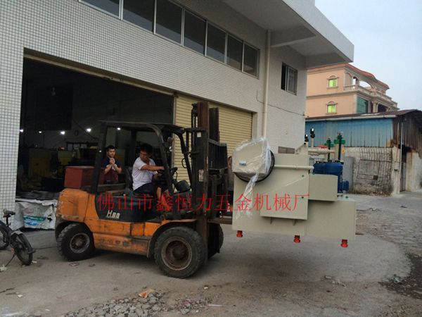 立體蝕刻機裝車發(fā)貨！