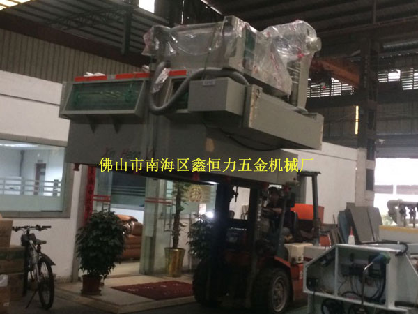 福建客戶不銹鋼鍋片蝕刻機裝車發(fā)貨!