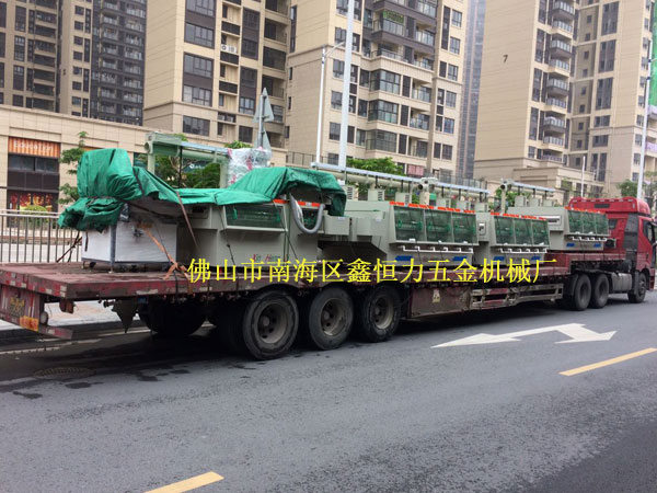 福建客戶不銹鋼鍋片蝕刻機裝車發(fā)貨!